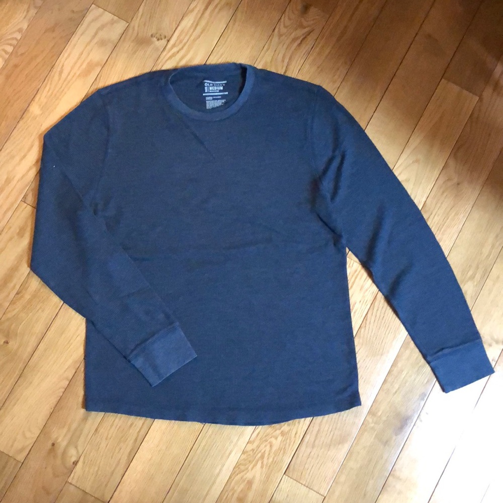 Men’s Old Navy blue thermal shirt